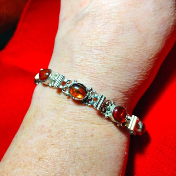 Vintage Sterling Silver and Genuine Amber Bracelet. - Picture 9 of 11